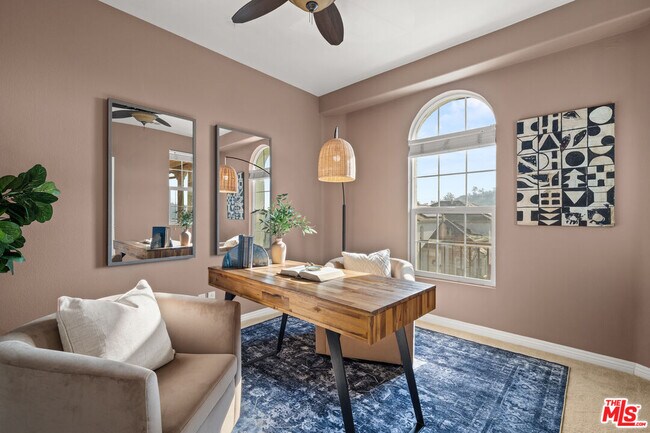 Building Photo - 657 S Ave 61