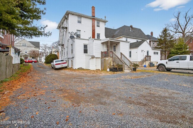 Building Photo - 472 Broadway