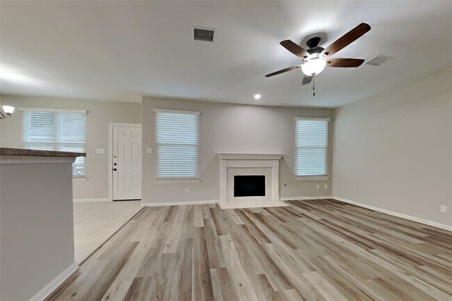 Building Photo - 4031 Echo Mountain Dr