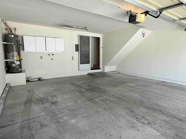 Building Photo - Gated Community - Updated Harbor City Townhome - 3 bed / 2.5 bath