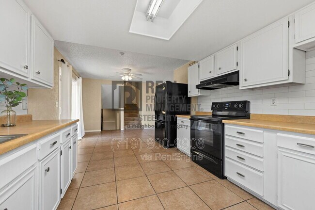 Building Photo - 12 Chicory Ct