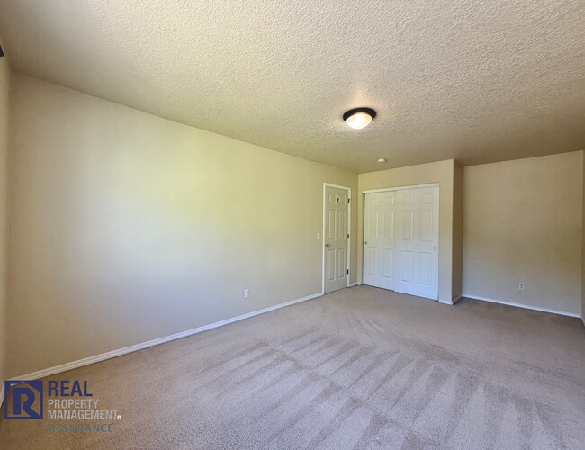 Building Photo - Spacious 4BR/2.5BA Beaverton Home with 3-Car Garage and Covered Deck