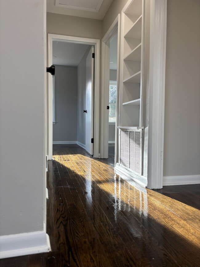 Building Photo - 5819 Dogwood Ave