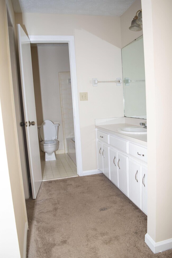 Building Photo - 1615 Woodmere Loop