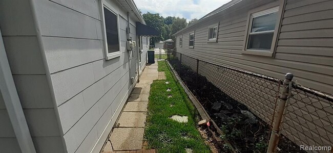 Building Photo - 1516 Marion Ave