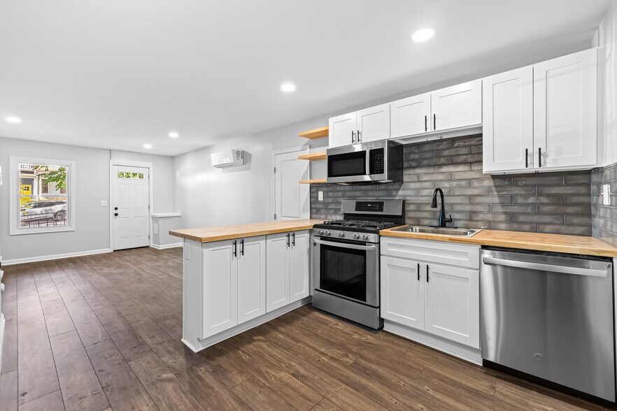 Building Photo - 1101 W 38th St