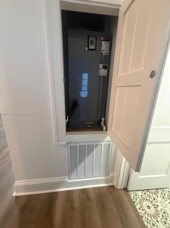 Building Photo - 1235 Coral Wy