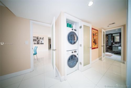 Building Photo - 1717 N Bayshore Dr