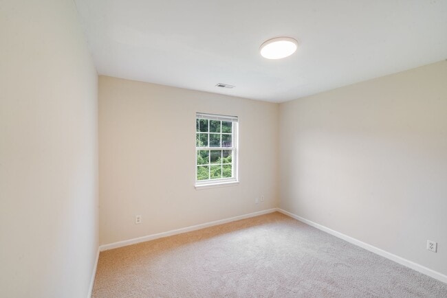 Building Photo - 2BR Updated Duplex Near South Park – Cozy,...