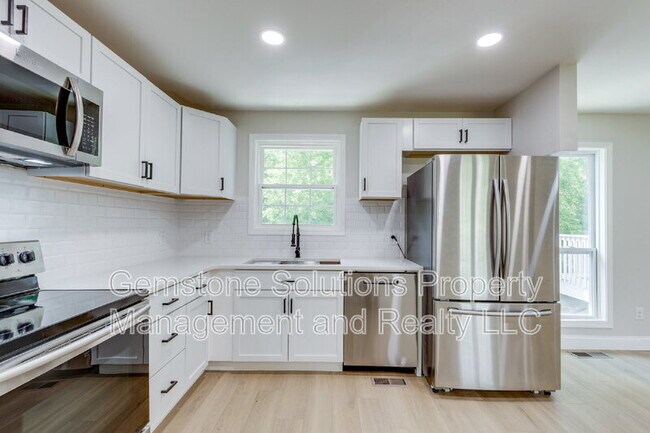 Building Photo - 919 Oak Meadow Dr