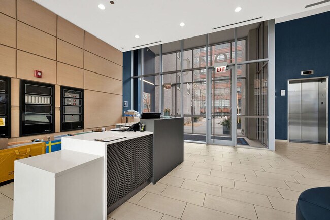 Building Photo - 910 W Huron St