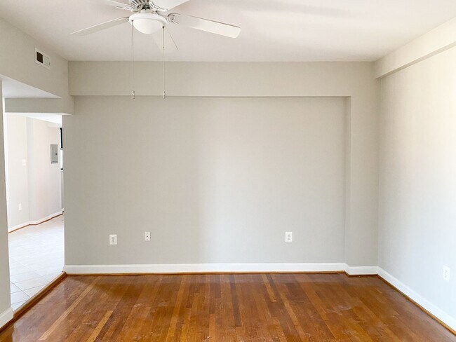 Building Photo - On 14th Street 2 Bedroom in Columbia Heights