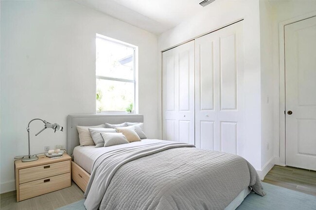 Building Photo - 260 Rotonda Blvd W