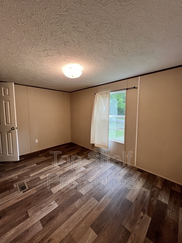 Building Photo - 443 Rocky Ridge Ln