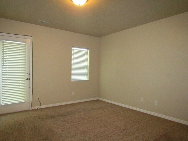 Building Photo - 858 N Wooden Ln