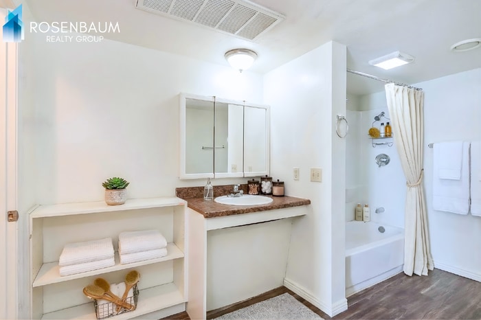 Building Photo - 770 N Dodge Blvd