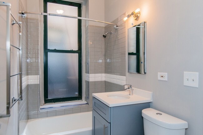 Building Photo - 46 E Chicago Ave