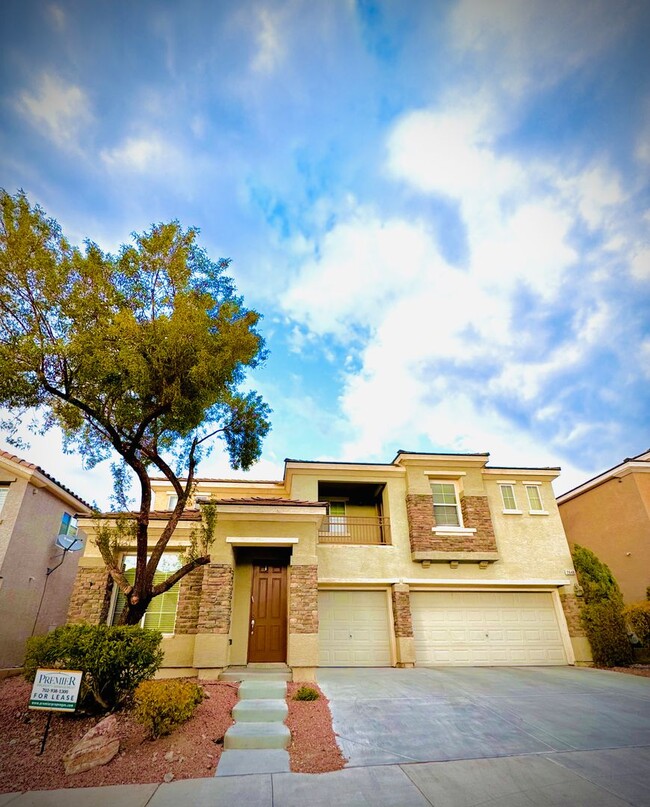 Primary Photo - *WONDERFUL & LARGE 5 BEDROOM HOME W/ LARGE...