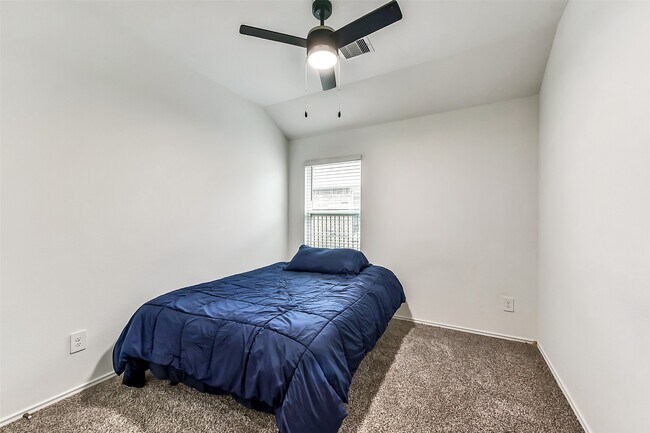 Building Photo - 3041 Emerald Ocean Dr