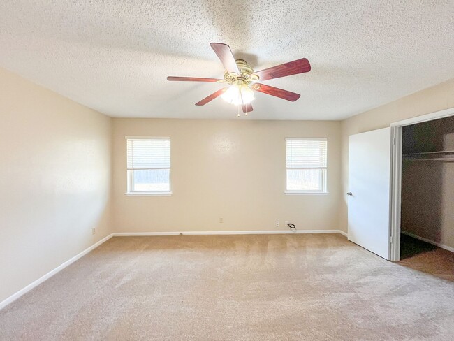 Building Photo - This 3 bedroom, 2 bathroom, 2 car garage h...