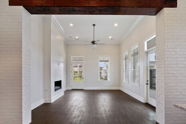 Building Photo - Luxury Townhome in Preserve at Harveston! ...