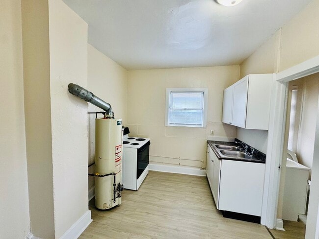 Building Photo - Cottage - Studio/1 bedroom