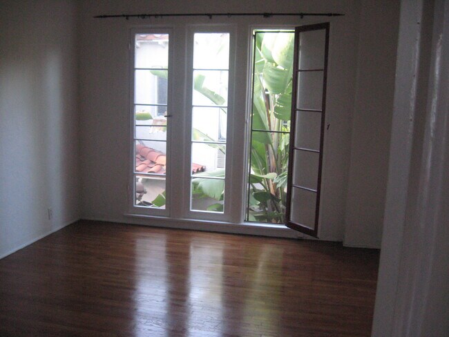 Building Photo - 2407 W Silver Lake Dr