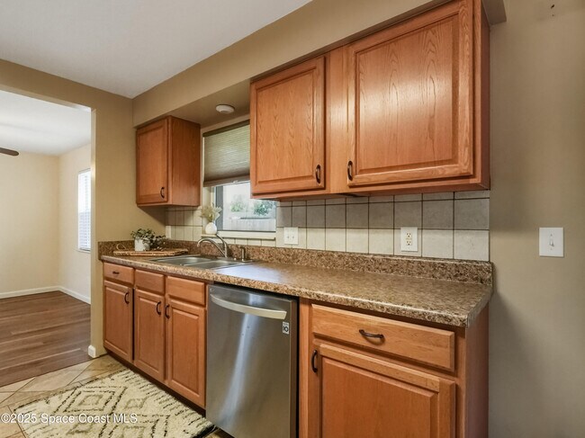 Building Photo - 5155 Sharlene Dr