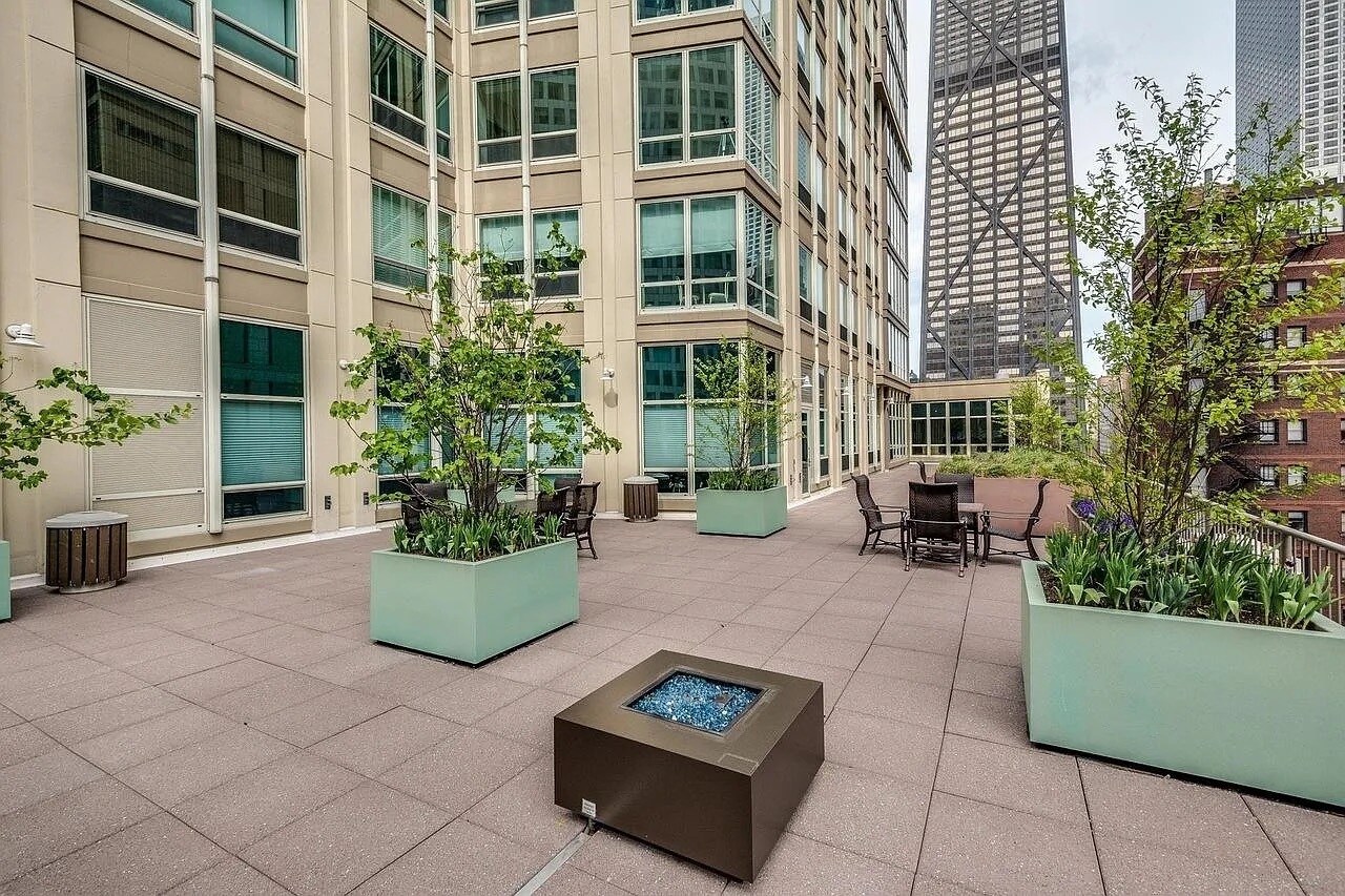 Balcony/deck - 57 E Delaware Pl