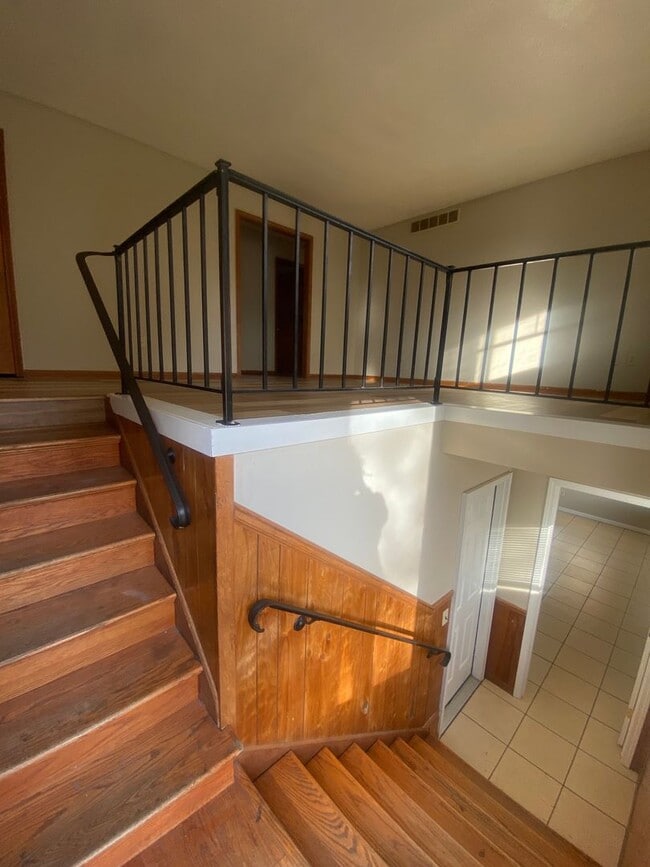 Building Photo - Duplex with Three Large Bedrooms and Two F...