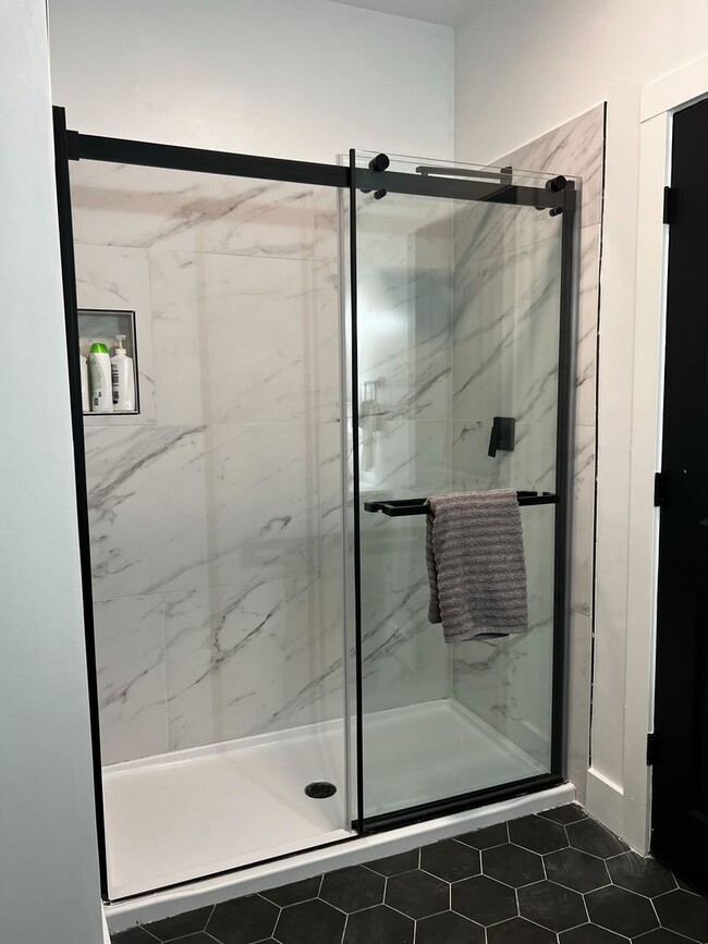 Building Photo - 206 Town Center Dr