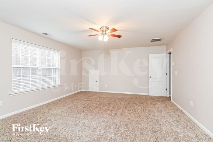 Building Photo - 2648 Kinmere Dr