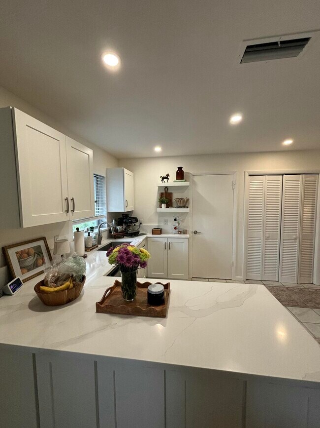 Building Photo - 800 Ibis Way