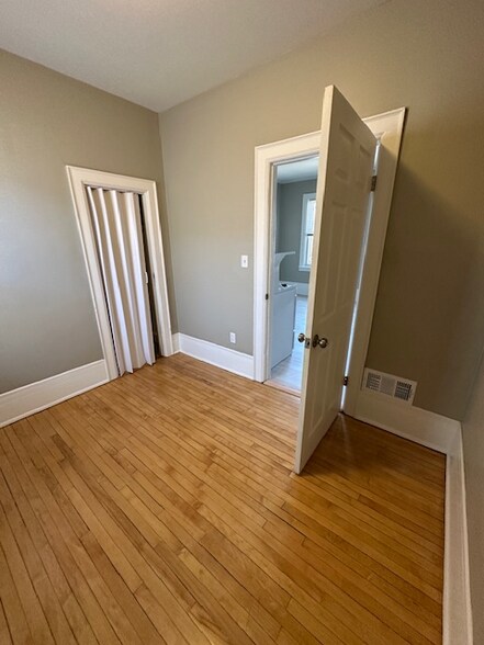 Building Photo - 919 E Clarke St