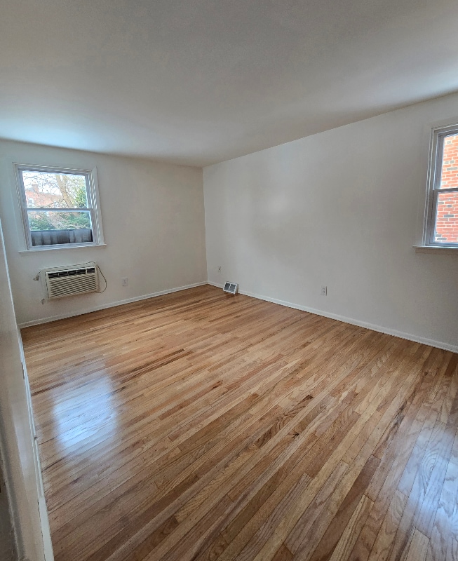 Building Photo - 222 Lockart Terrace