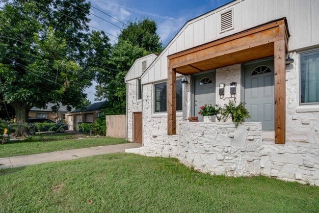 Building Photo - Charming Updated 1-Bedroom Home in Great L...