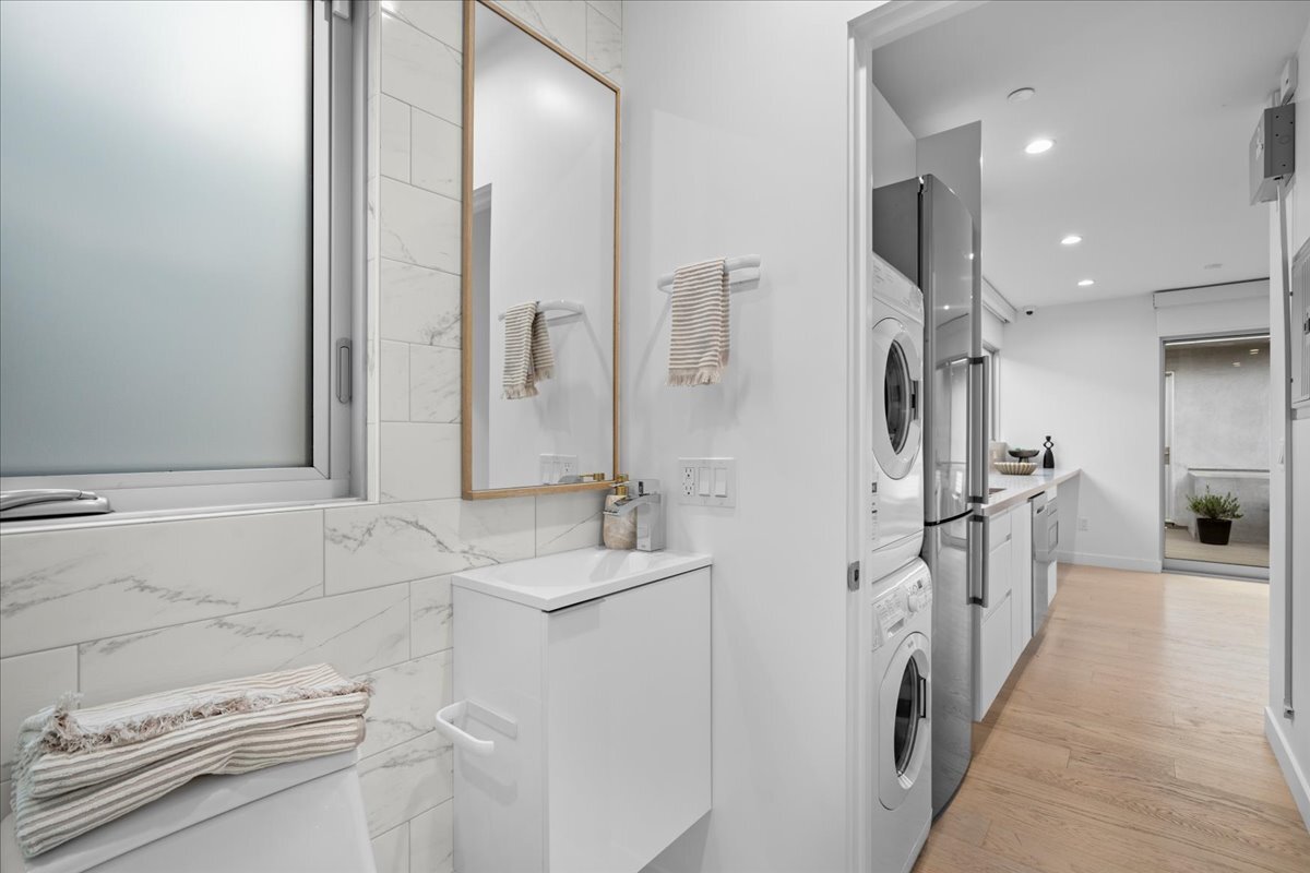 Building Photo - 541 Rose Ave