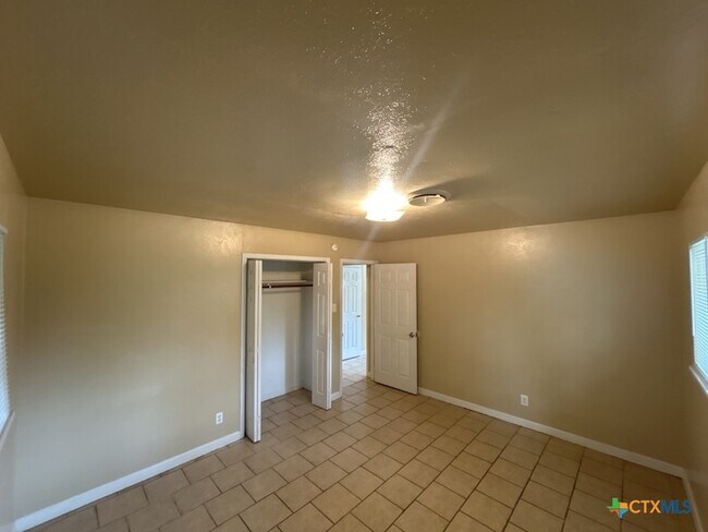 Building Photo - 1814 Crestridge Dr