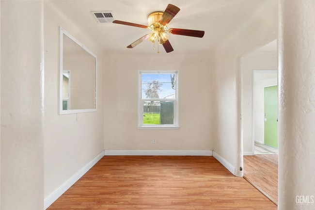 Building Photo - Cute 2+1