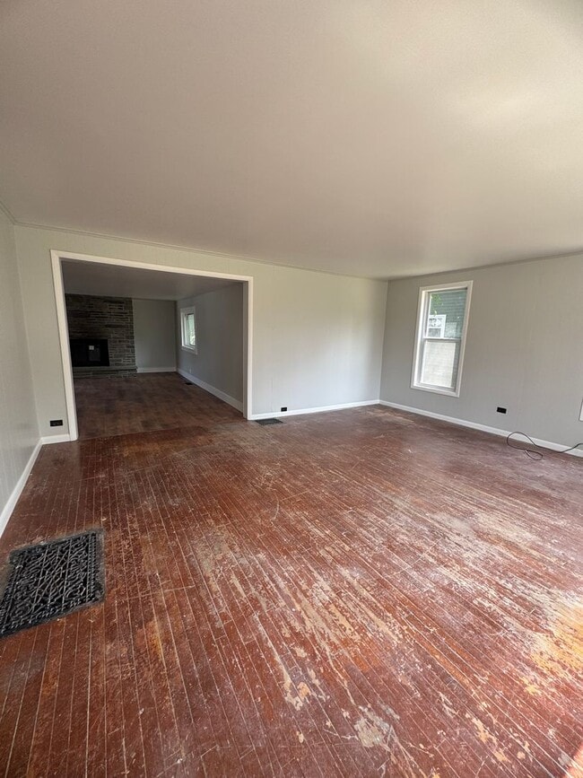 Building Photo - Village of W Carthage 4 Bedroom / 1.5 Bath...