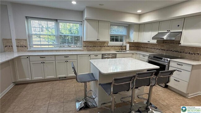 Building Photo - 639 Heather Ln