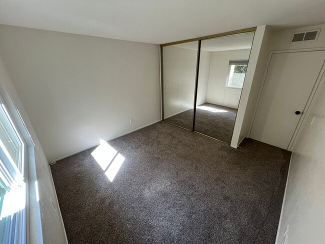 Building Photo - 11170 Poplar St