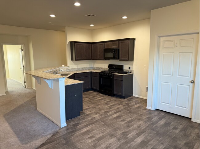 Building Photo - 1216 W Duncan Rd