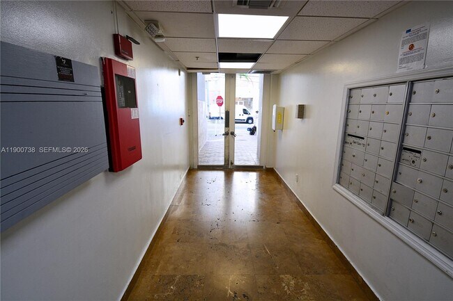 Building Photo - 102 SW 6th Ave