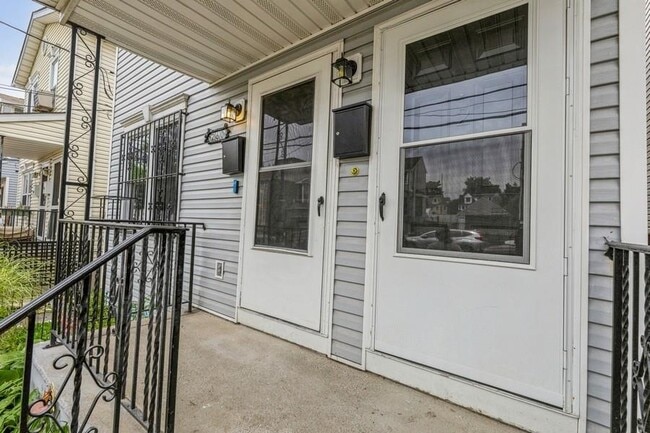 Building Photo - 260 Randolph Ave