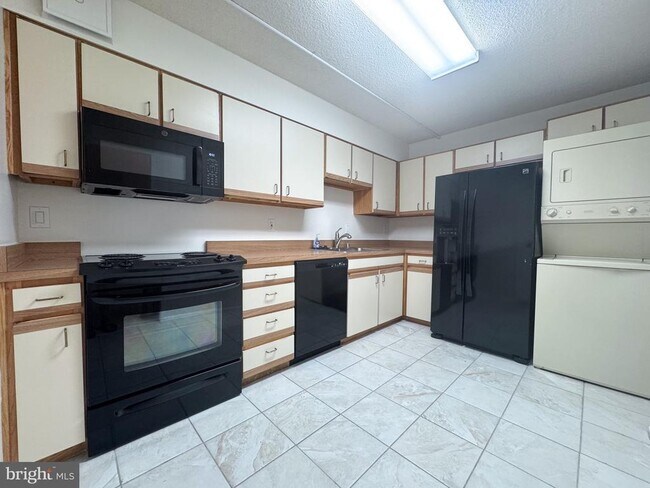 Building Photo - 15107 Interlachen Dr