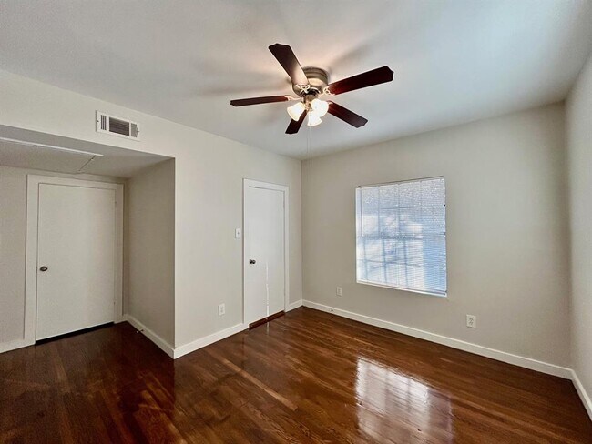 Building Photo - 4021 Mandell St