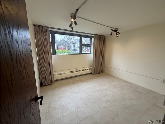 Building Photo - 130 Linwood Ave