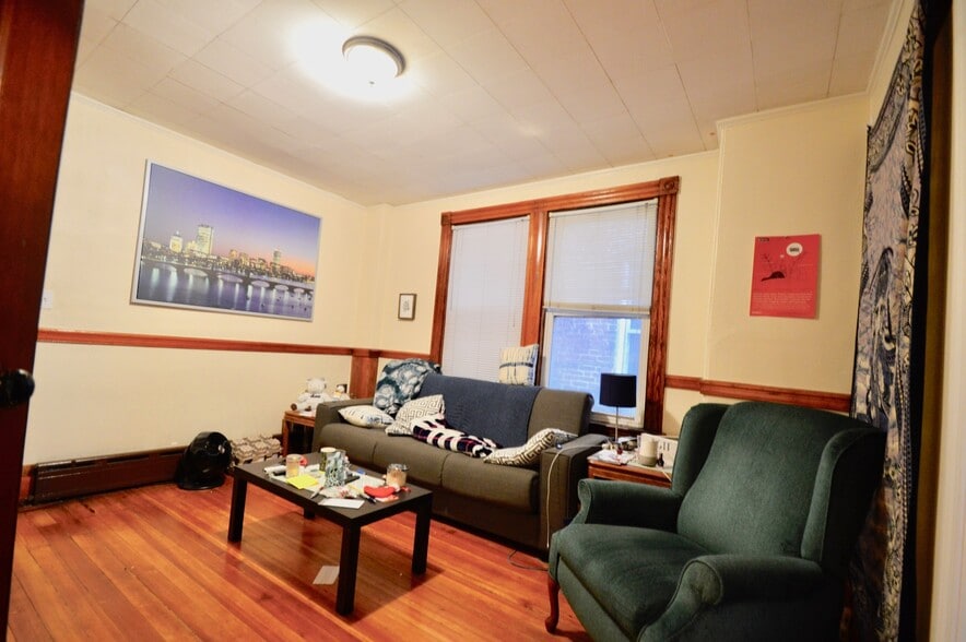 Building Photo - 145 Marcella St