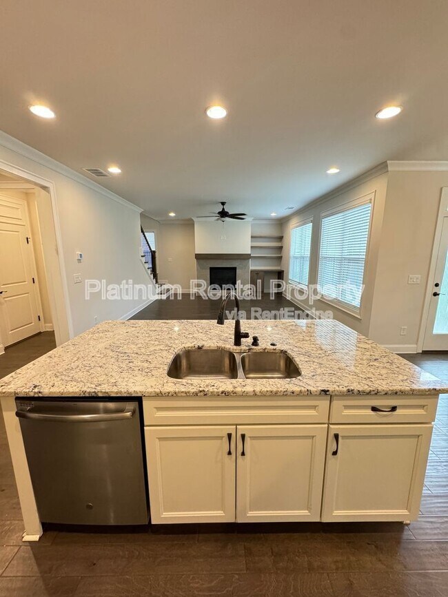 Building Photo - 705 Fieldcrest Park Ln
